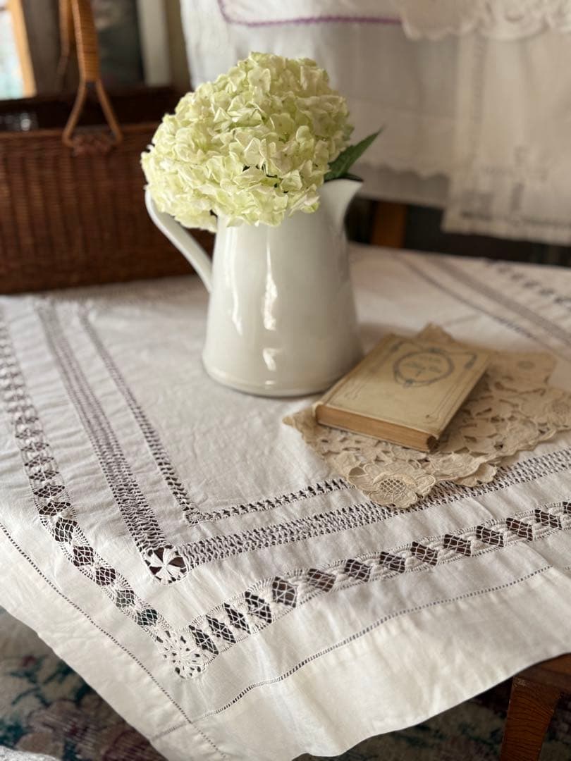 フランスアンティークஐ⋆*ホワイトドロンワーク刺繍のテーブルクロス