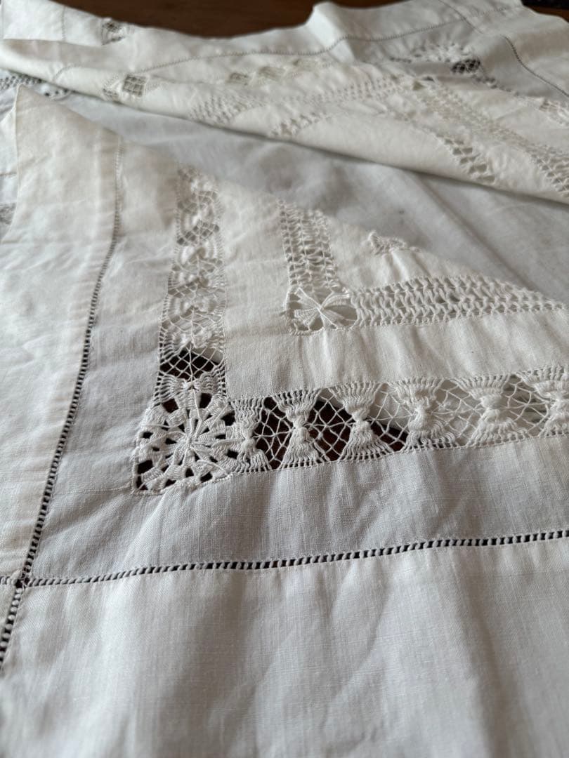 フランスアンティークஐ⋆*ホワイトドロンワーク刺繍のテーブルクロス