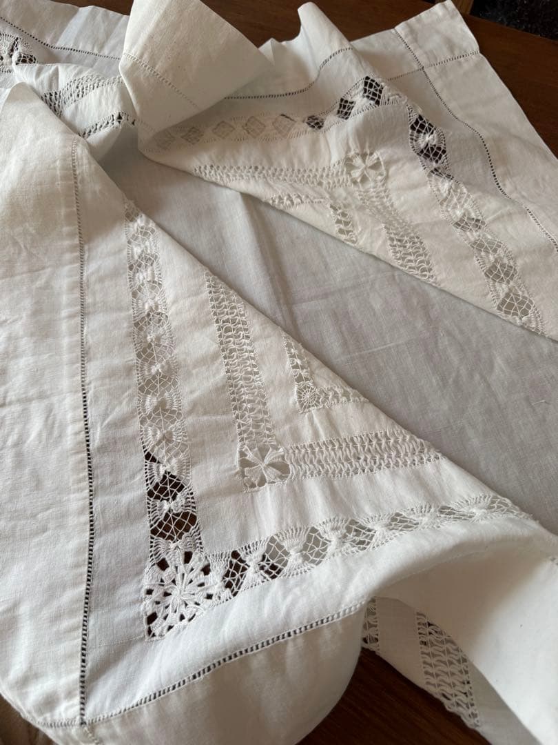 フランスアンティークஐ⋆*ホワイトドロンワーク刺繍のテーブルクロス