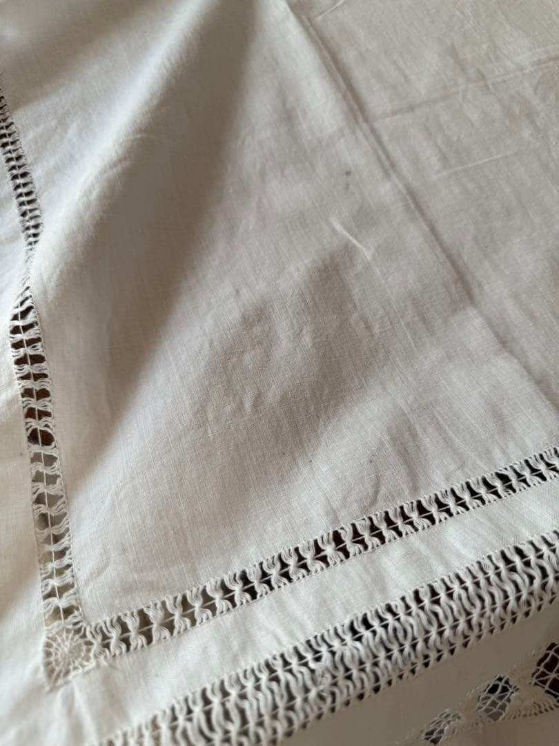フランスアンティークஐ⋆*ホワイトドロンワーク刺繍のテーブルクロス