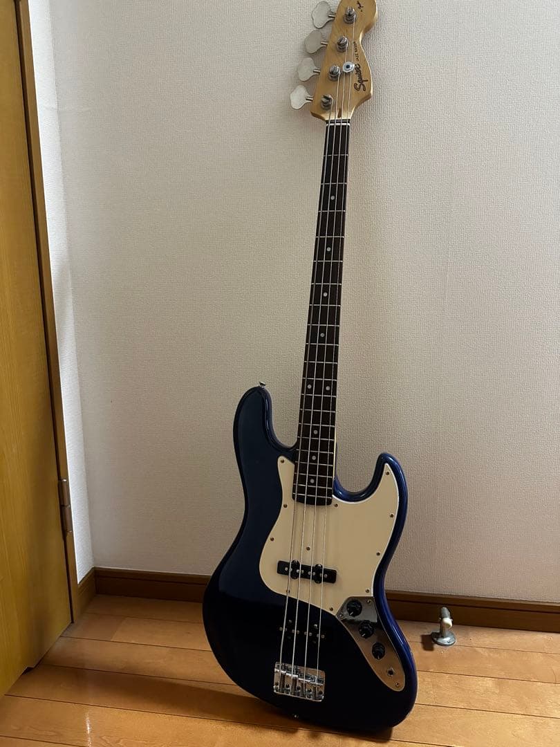 ベース Squier by Fender Jazz Bass