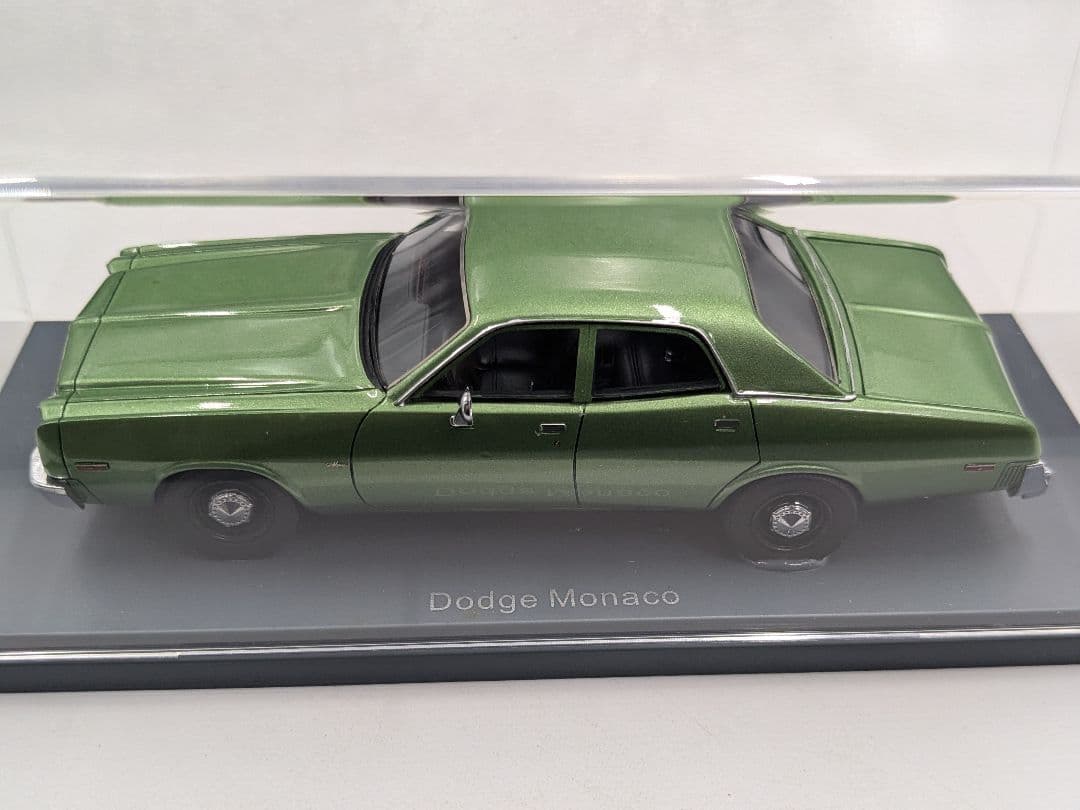 NEO　Dodge　monaco　ダッジ　モナコ　ミニカー　1／43