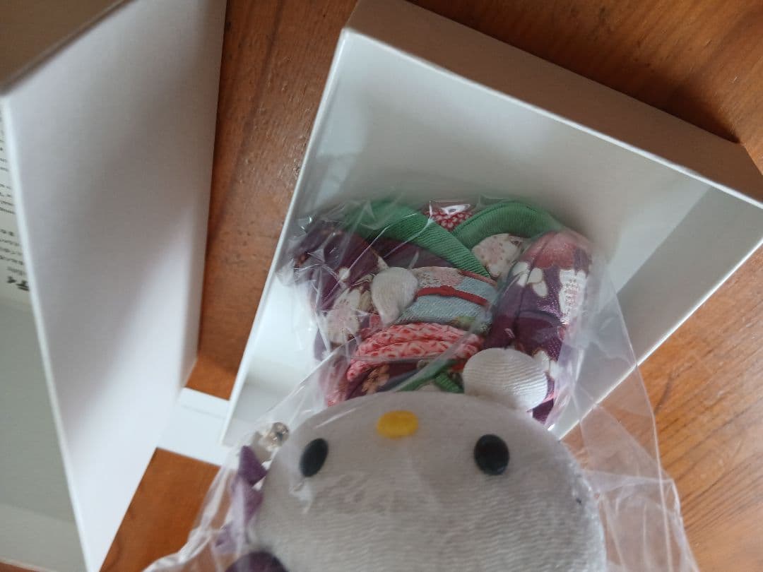 柿沼人形　着物キティちゃん2体　黒　紫