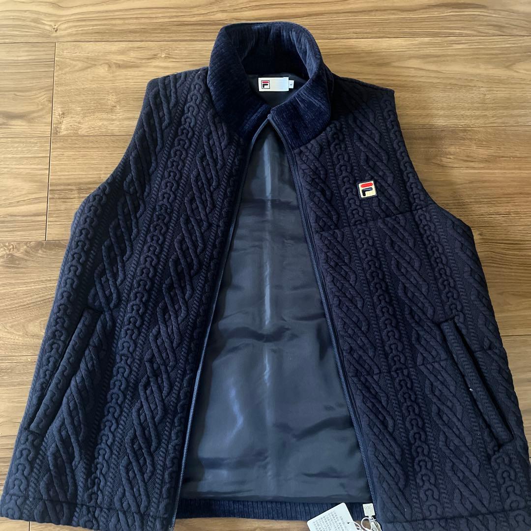 新品　FILAベストLサイズ