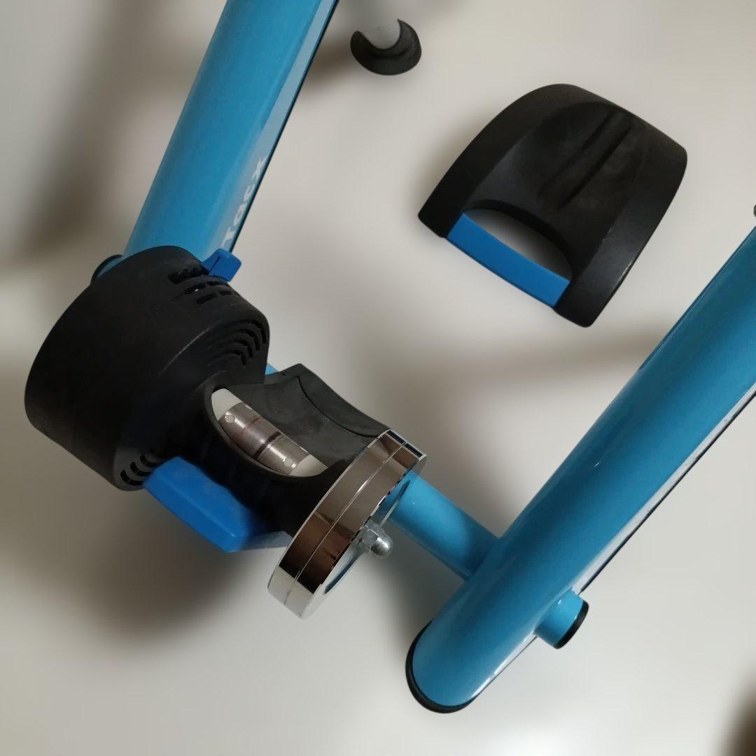 TACX 『Satori Smart』　ローラー台　ライトブルー