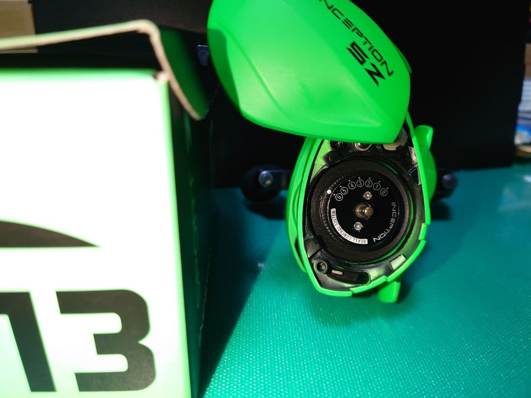 13 FISHING インセプションスポーツ Z 左手用 グリーン