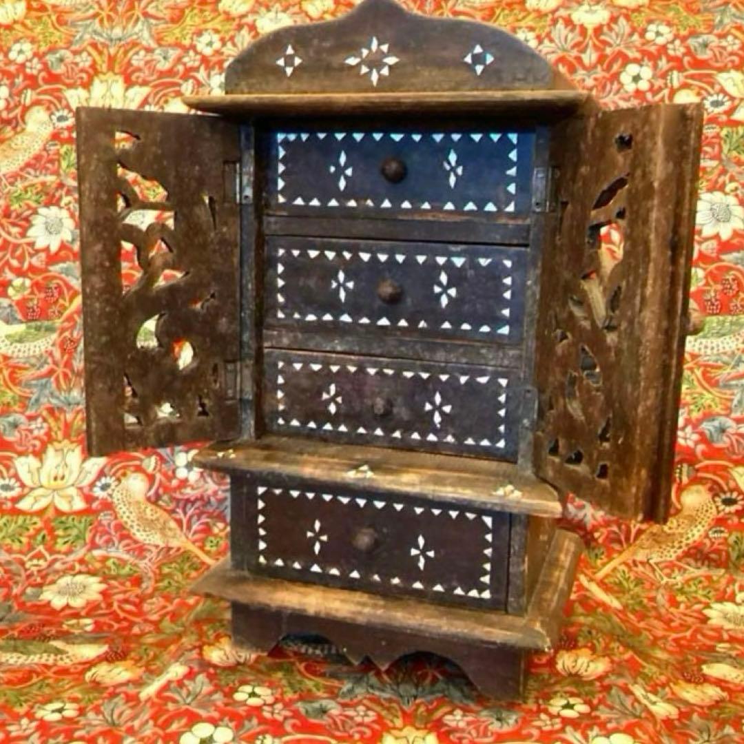 象嵌細工 トカゲ彫刻扉付き四段小引き出し アンティーク アクセサリーケース
