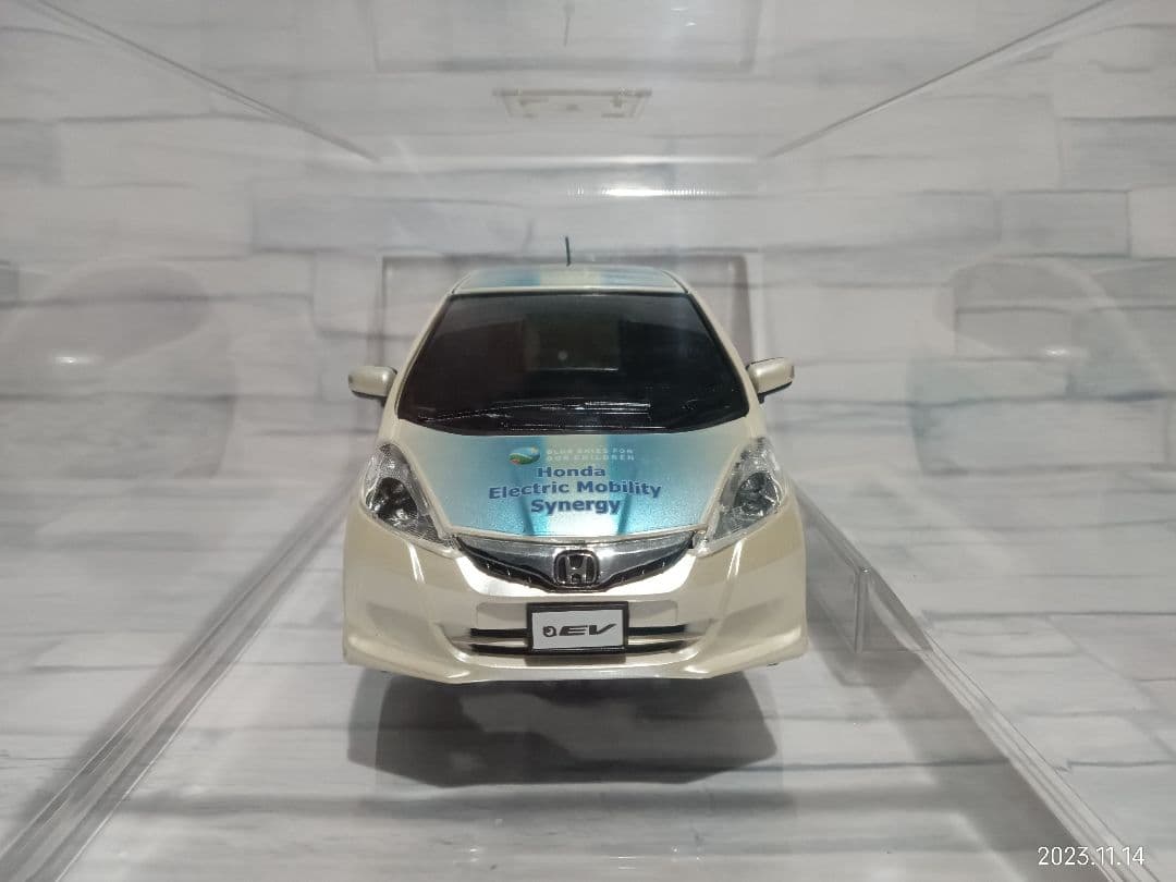 1/24 ホンダ　カラーサンプル　ミニカー　フィット　EV 実証実験車両　電気