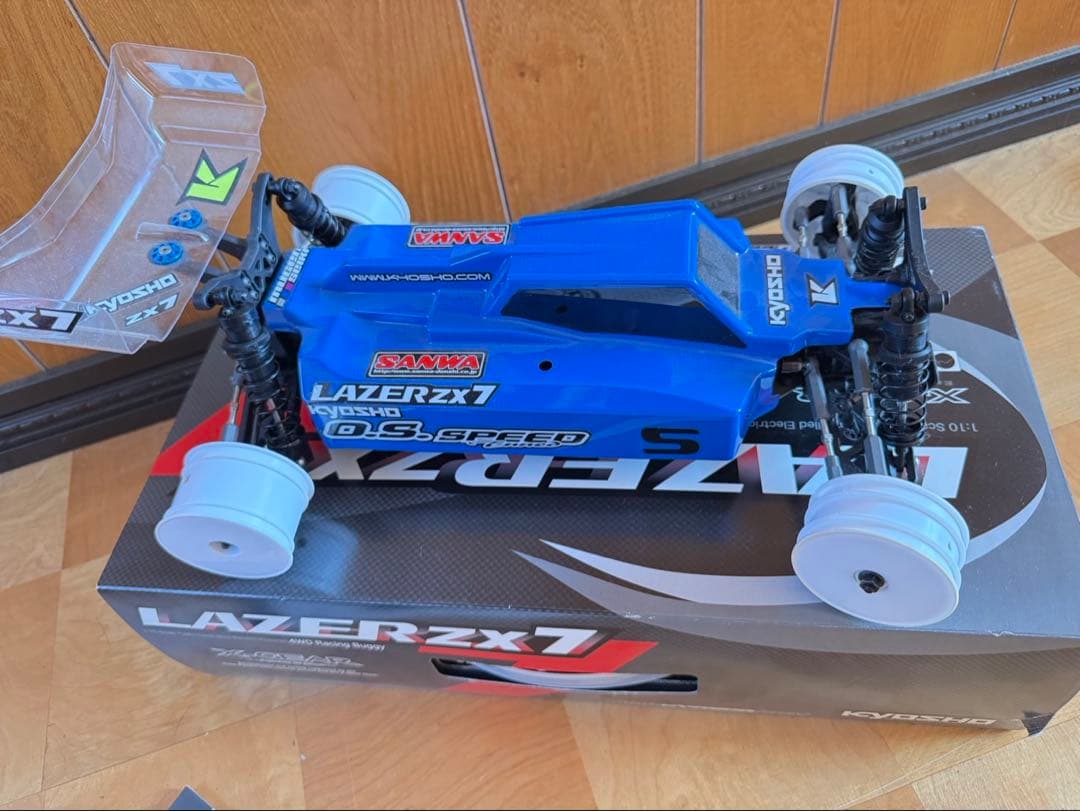 Kyosho Lazer ZX-7 1/10 4WDバギー