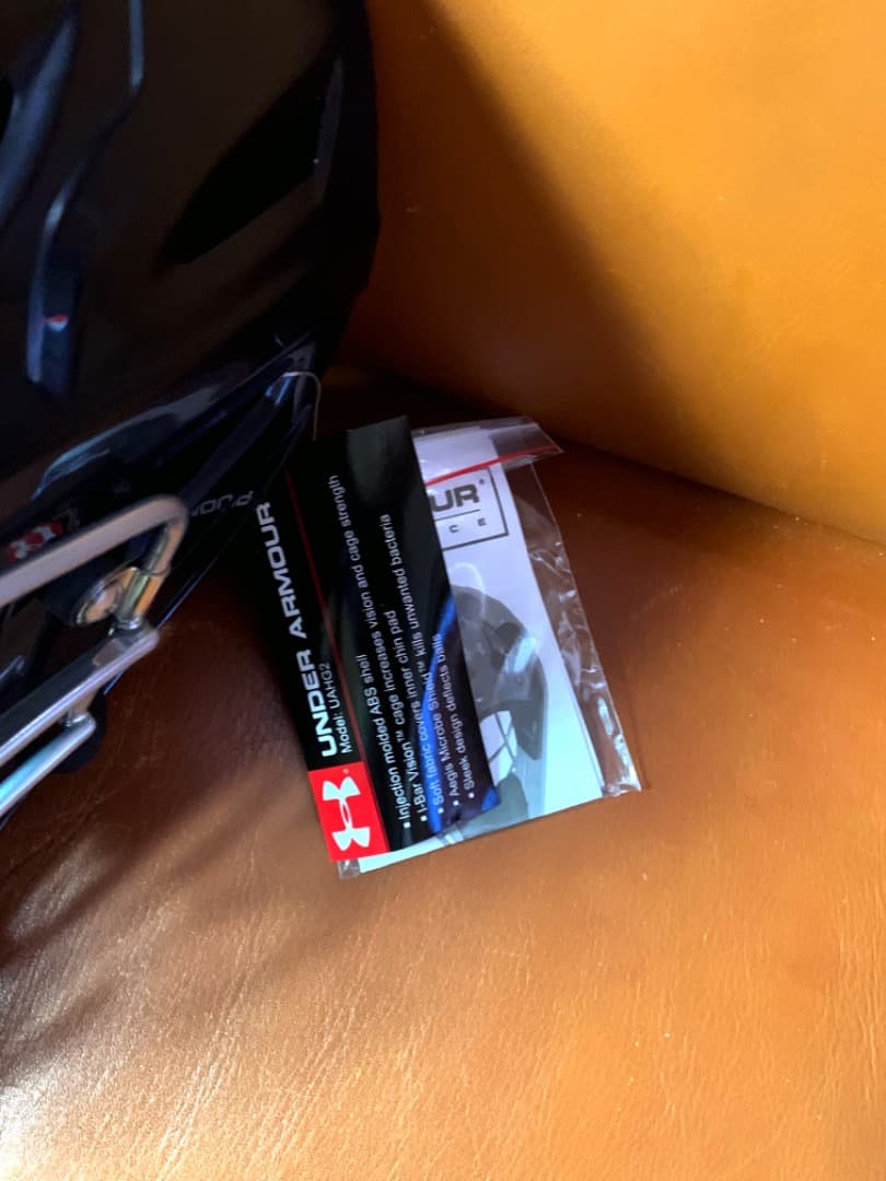 新品2026年★アメリカ限定発売☆アンダーアーマー☆キャッチャーヘルメット☆紺