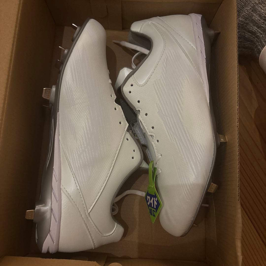 ホワイト金属スパイクシューズ 合成皮革　中学・高校生用　27cm