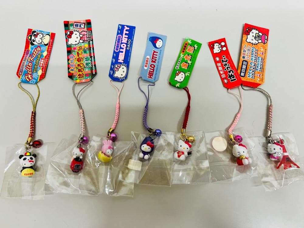 ◆サンリオ HELLO KITTY ご当地ストラップ 41個セット 08273