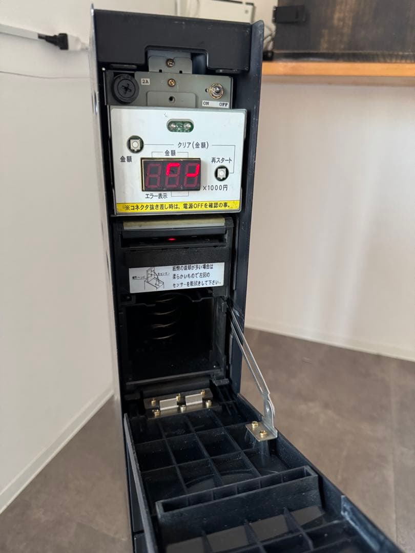 ミ*ズ様 両替機　1000円→100円×10枚新札不可