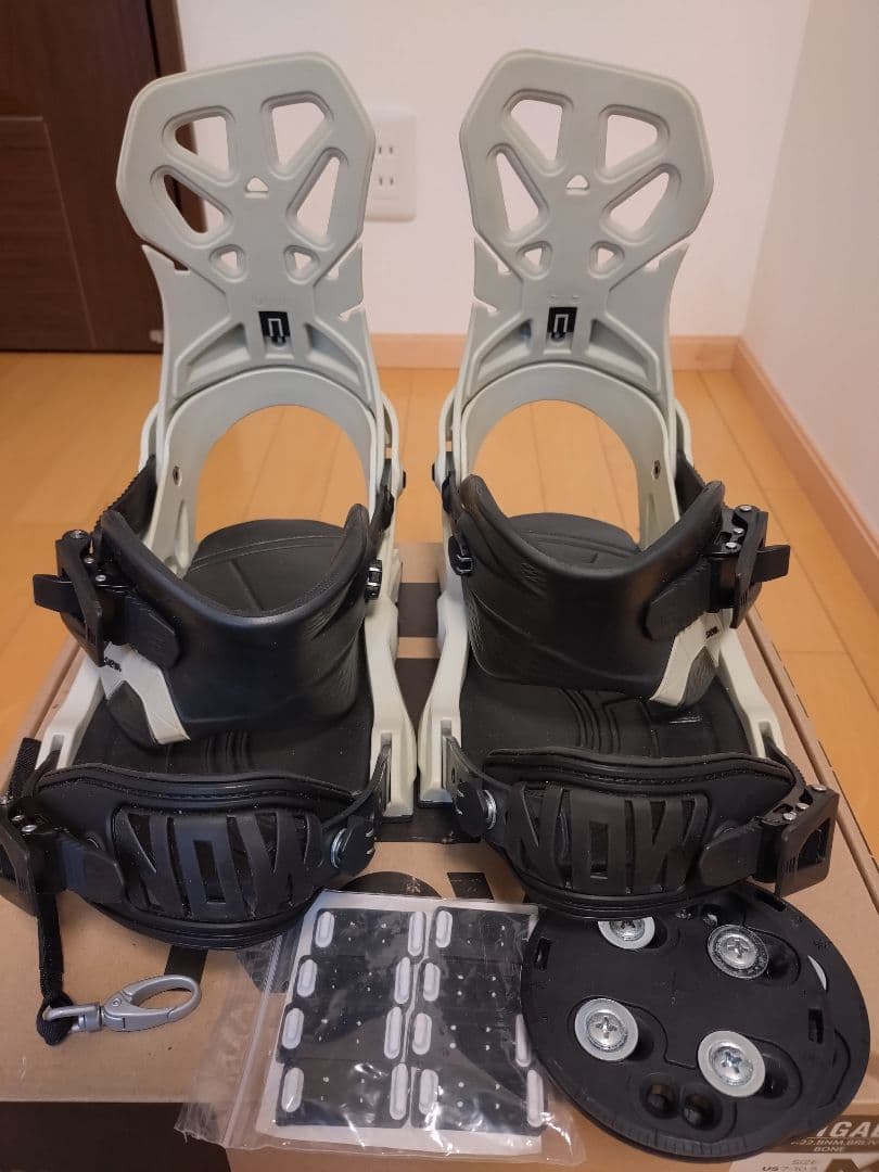 【美品】 NOW BRIGADE バインディング Mサイズ(25〜28.5㎝)