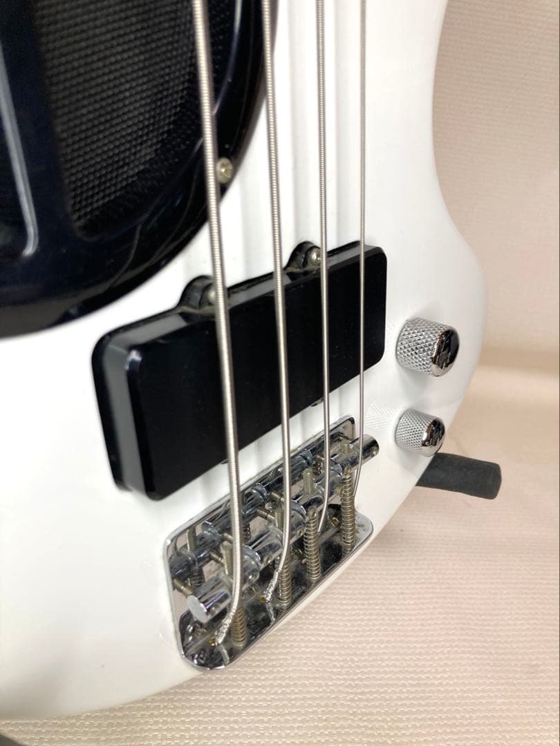 FERNANDES ZO-3 BASS ホワイト アンプ内蔵 ショートスケール