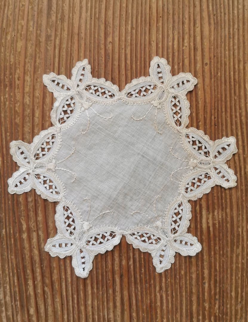 アンティーク シルク イタリア/イギリス 美しいバタフライ刺繍 星花型ドイリー