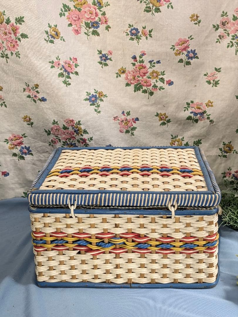 イギリス アンティーク ソーイングバスケット 青赤黄色