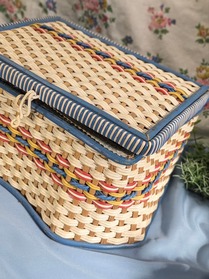 イギリス アンティーク ソーイングバスケット 青赤黄色