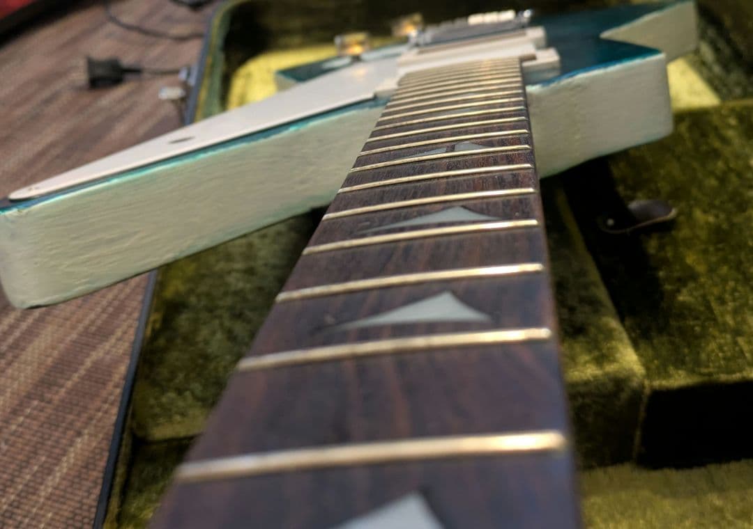 エレキギター　エクスプローラー　エリック・クラプトン　ビザールギター