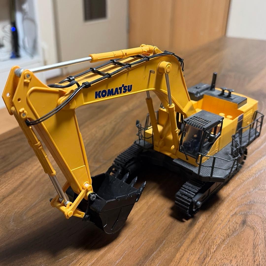 京商の1/50スケール、コマツ油圧ショベル「PC1250-8」のラジコンです