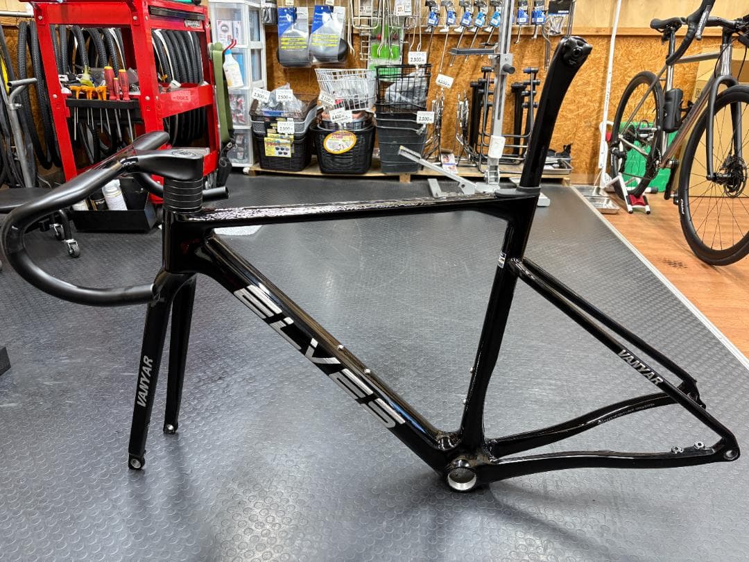 ELVES Vanyar Pro DISK フレームセット及び専用ハンドル付属