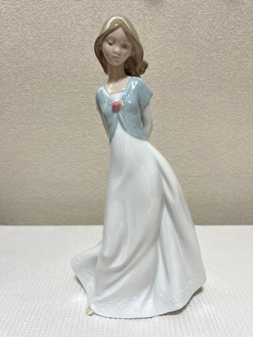 新品未使用箱入りNAO リヤドロ 『恋の季節』 Truly in love