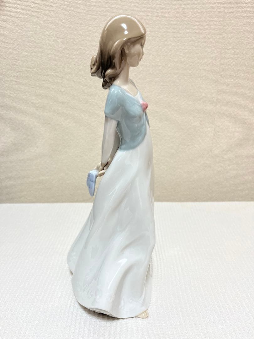 新品未使用箱入りNAO リヤドロ 『恋の季節』 Truly in love