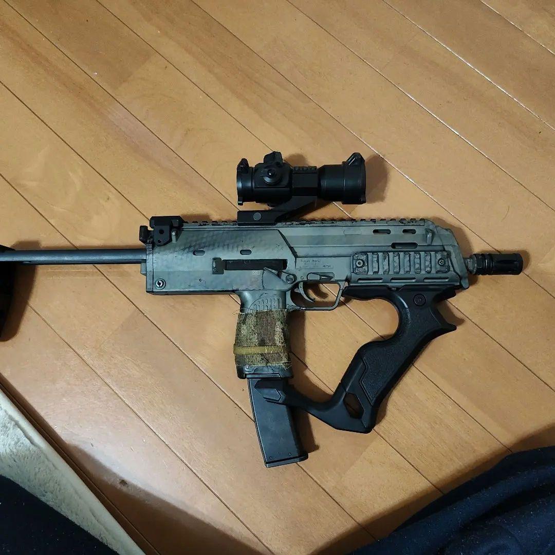 東京マルイMP7　ガスブローバック　サイト付き　迷彩塗装　グリップ付き