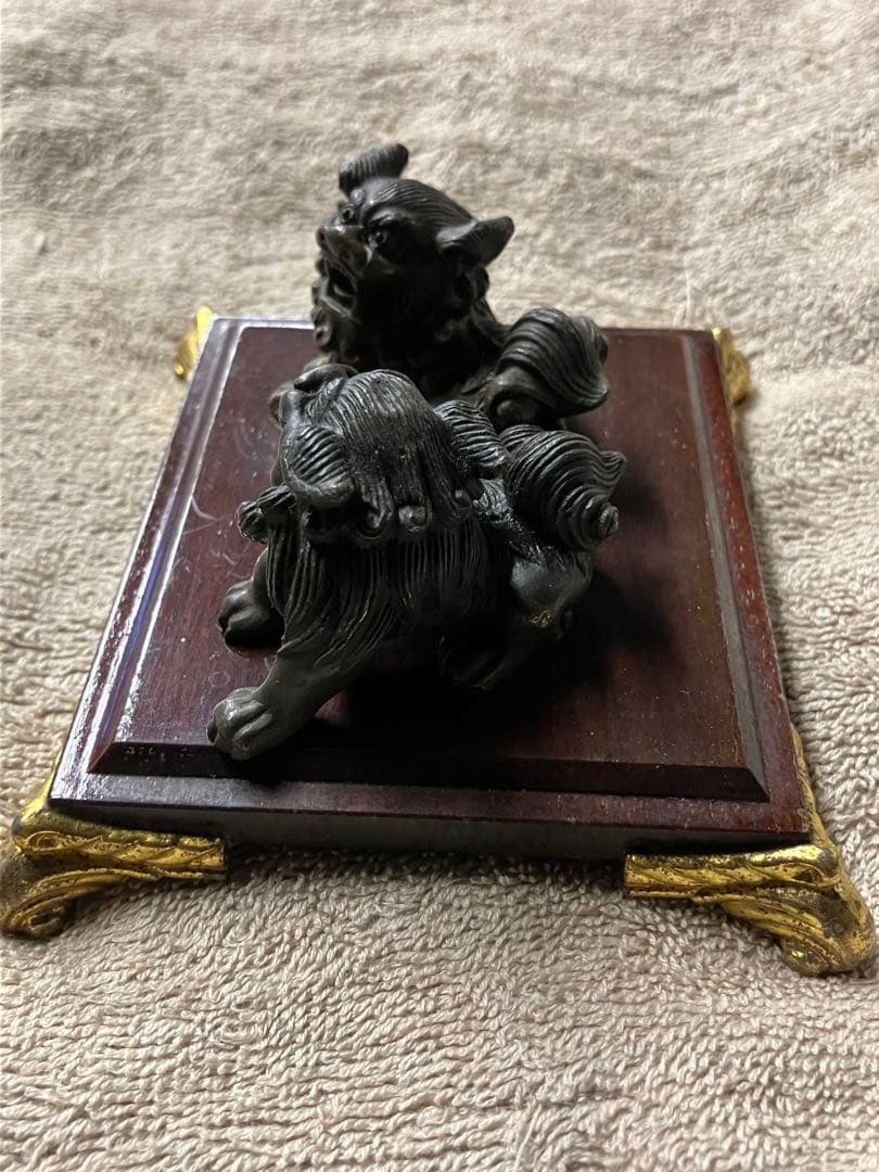 金属製 獅子像 木製台座付き　真鍮製