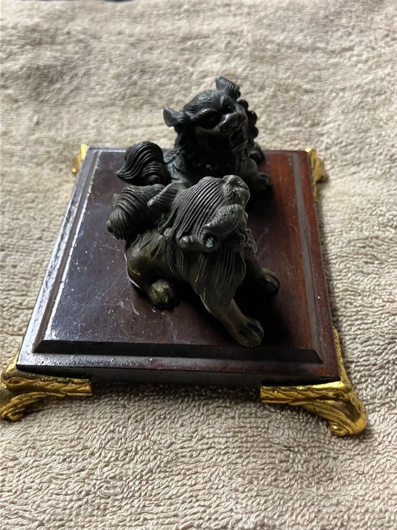 金属製 獅子像 木製台座付き　真鍮製