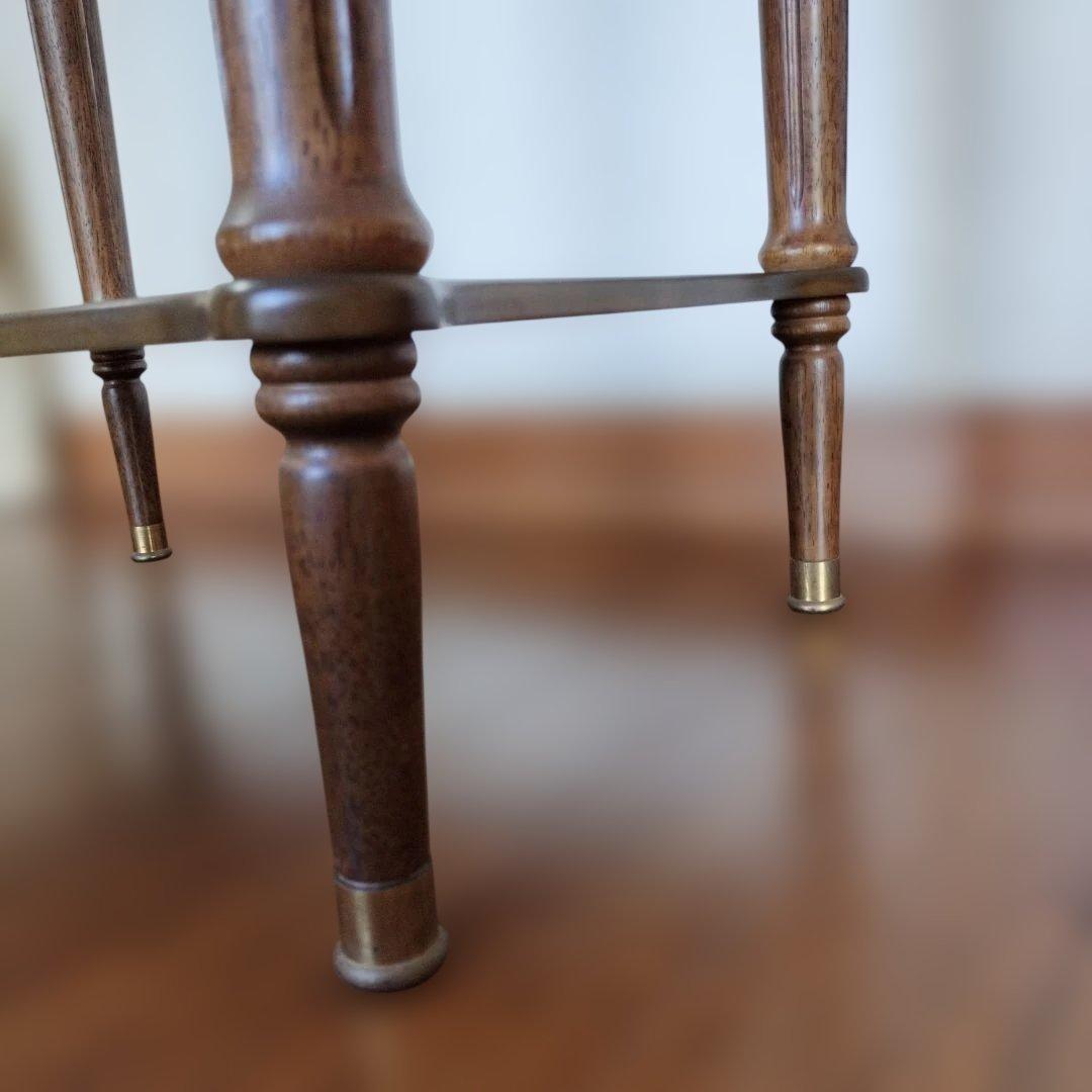 マレーシア製 クラシック 木製サイドテーブル　引き出し付き／アンティーク調