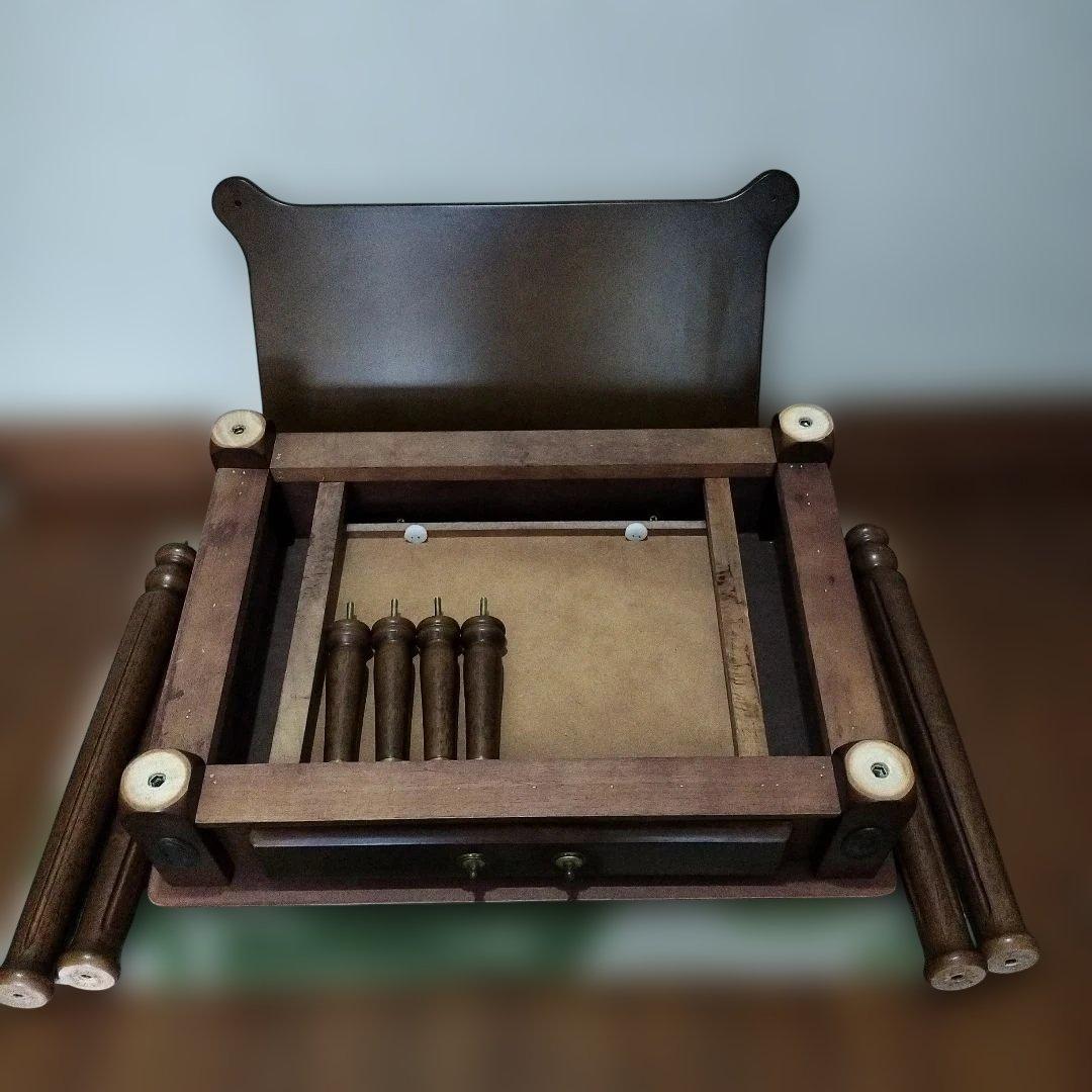 マレーシア製 クラシック 木製サイドテーブル　引き出し付き／アンティーク調