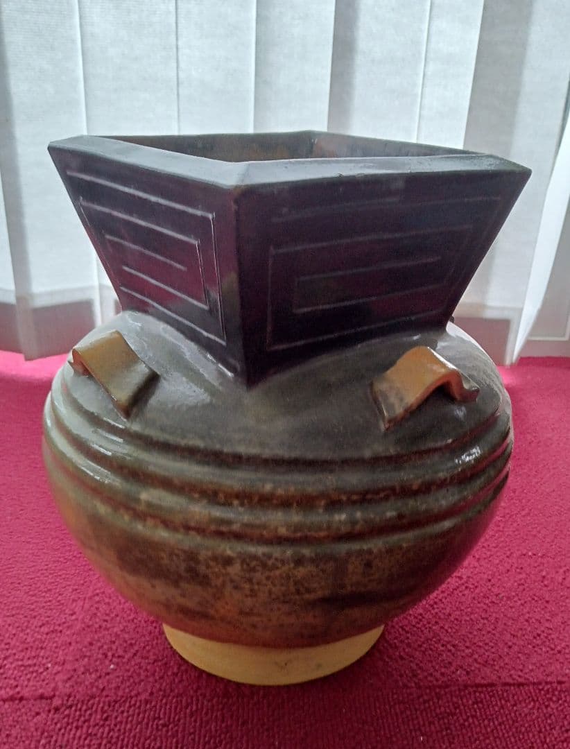 希少な花瓶　置物にも・・・