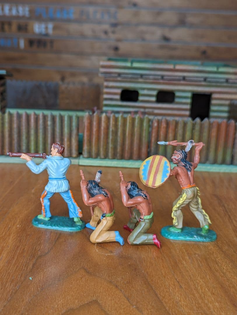 ドイツ ビンテージ　カウボーイ & インディアン フィギュア x4 フィギュア