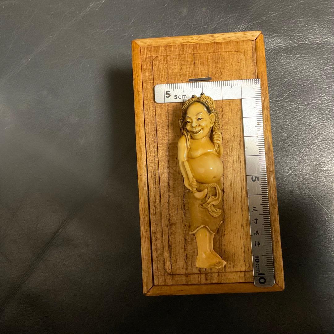 蛸に海女牙彫根付　箱付