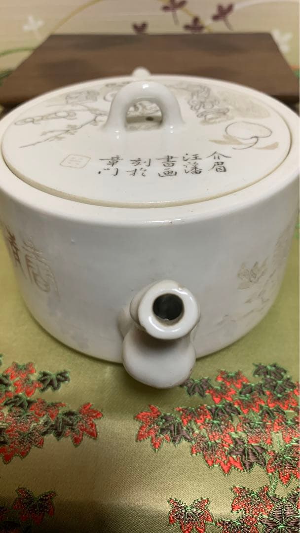 シノワズリ　中国　清朝後期　アンティーク　白磁漢詩彫り　複数落款　急須