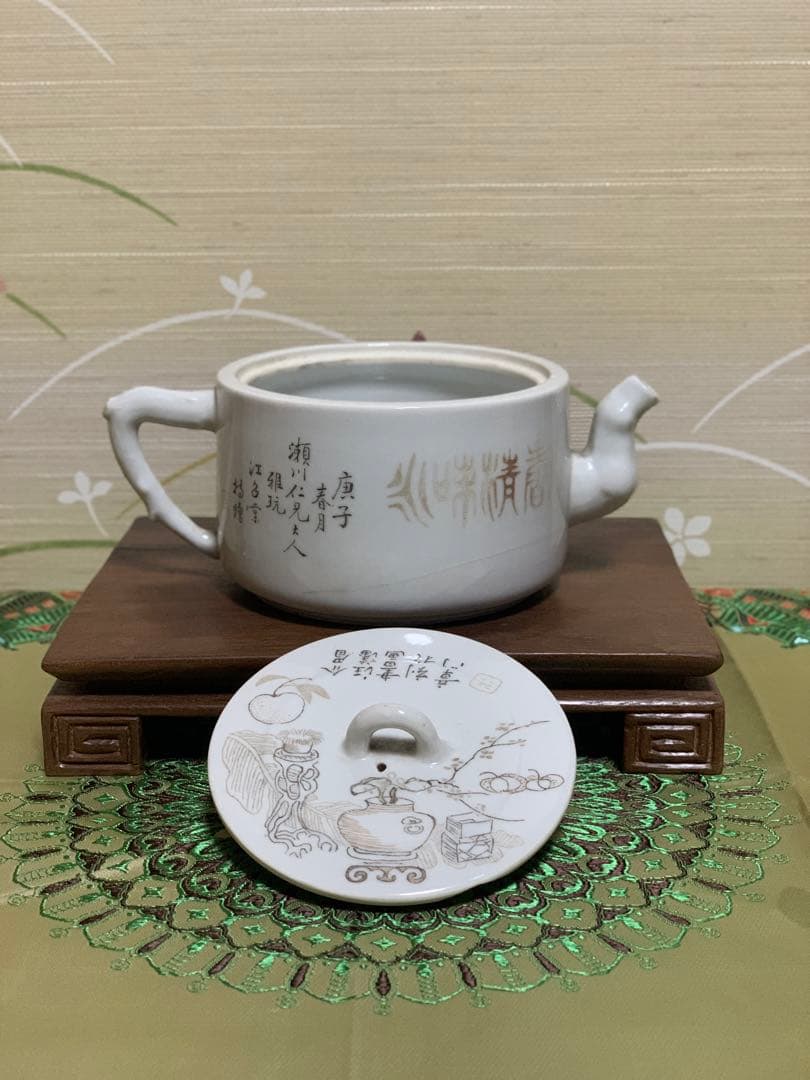 シノワズリ　中国　清朝後期　アンティーク　白磁漢詩彫り　複数落款　急須
