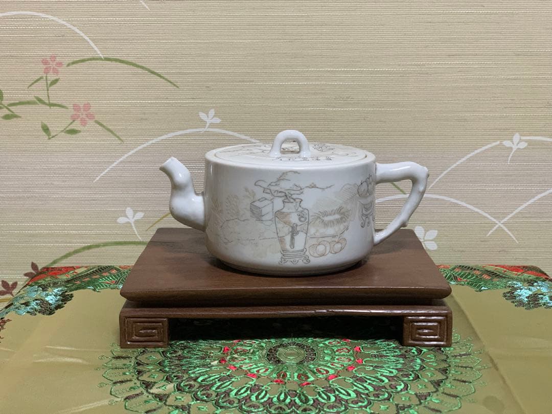 シノワズリ　中国　清朝後期　アンティーク　白磁漢詩彫り　複数落款　急須