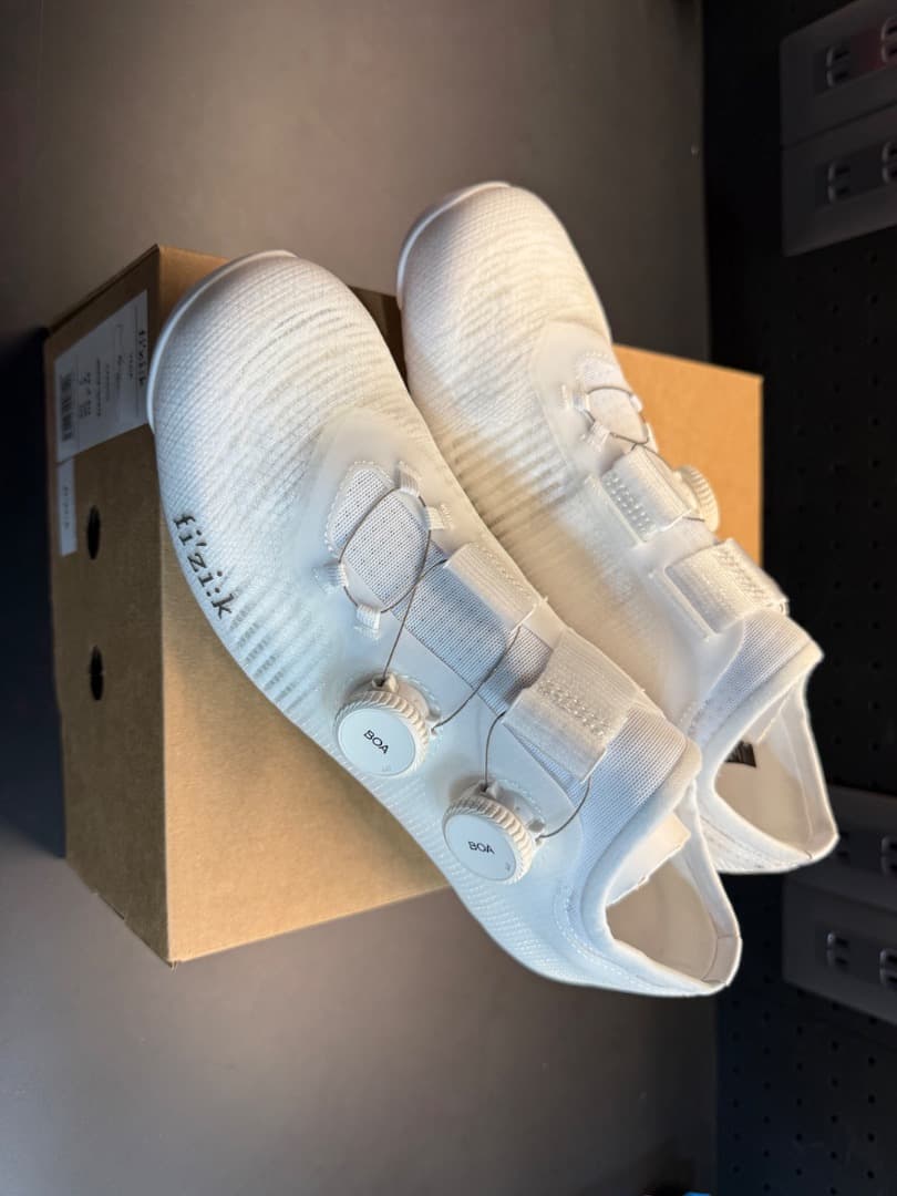 フィジークVENTO VEGA CARBON WHT 39.5 fi'zi:k