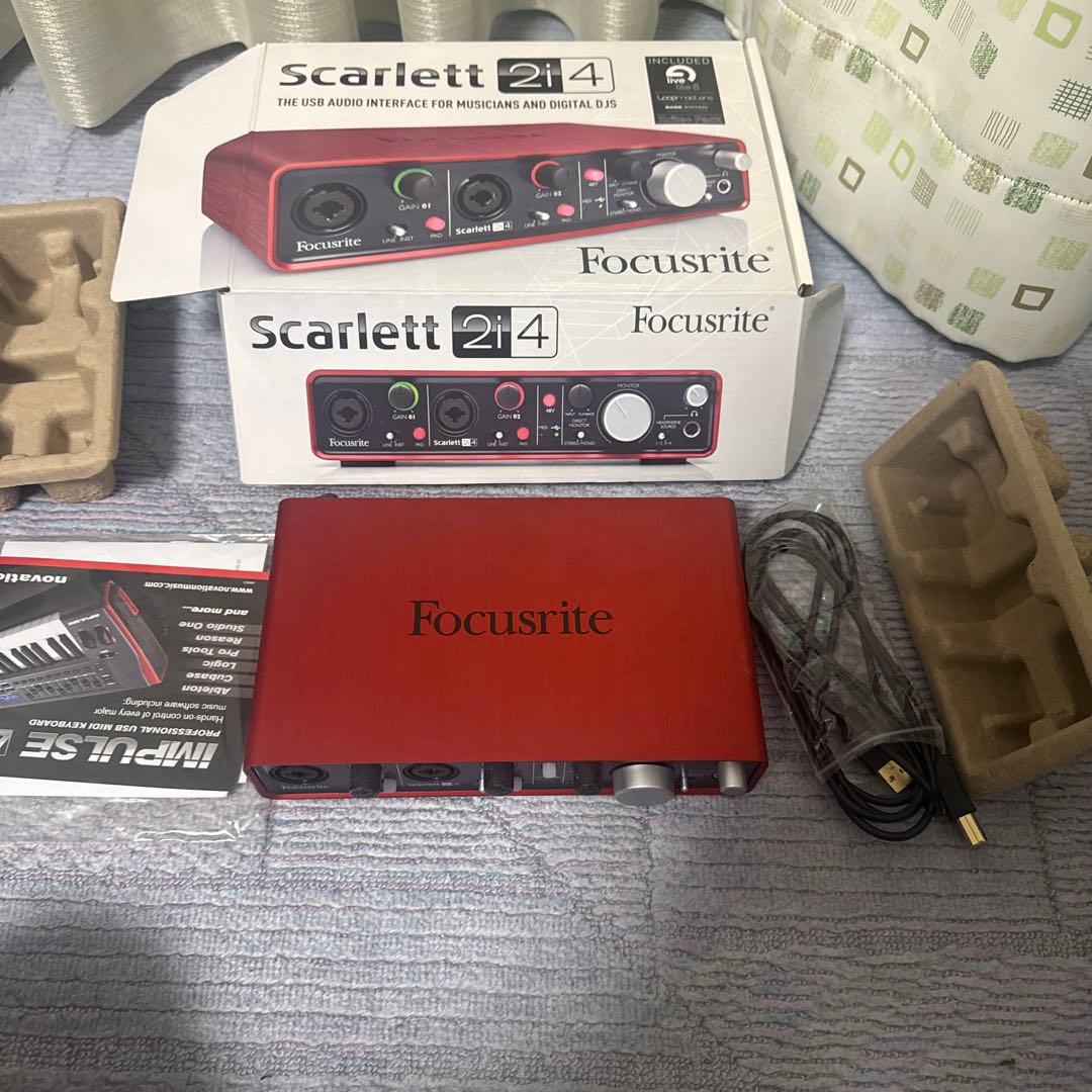 Focusrite Scarlett 2i4 オーディオインターフェイス