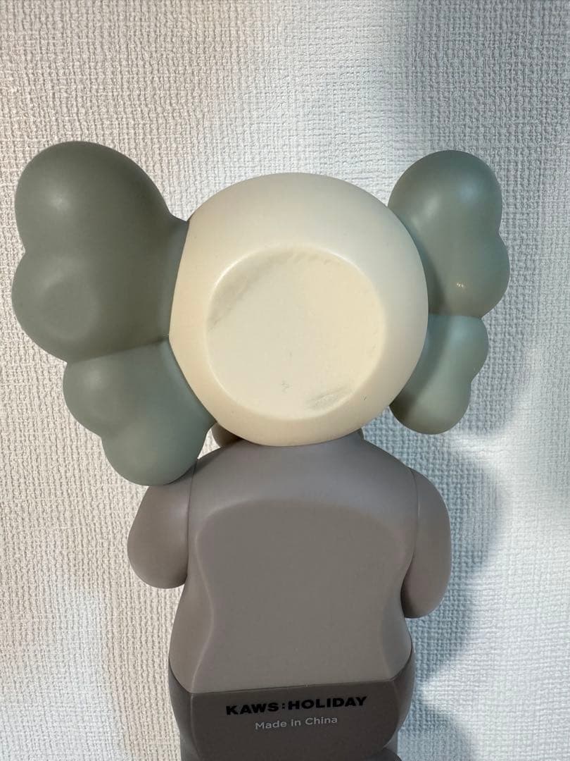 【値下げ済み】KAWS（カウズ） HOLIDAY SINGAPORE ブラウン