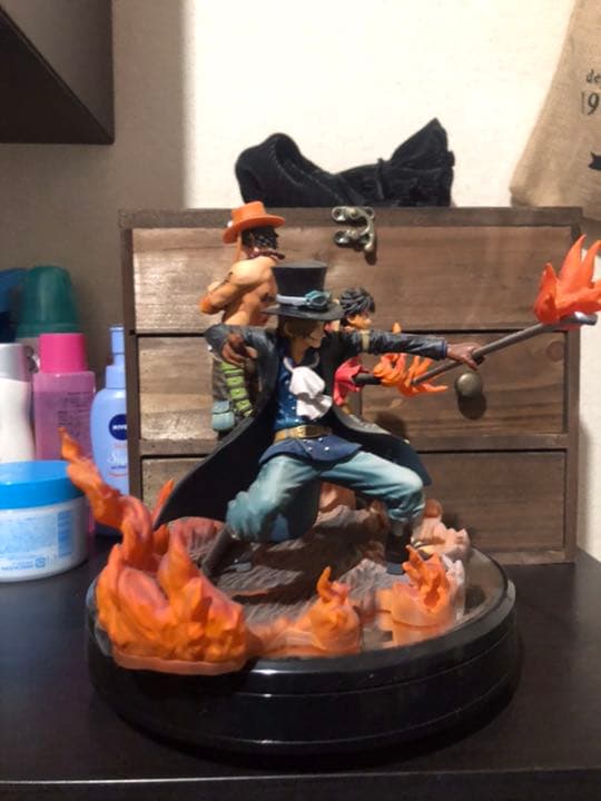 ワンピース　三兄弟　フィギュア