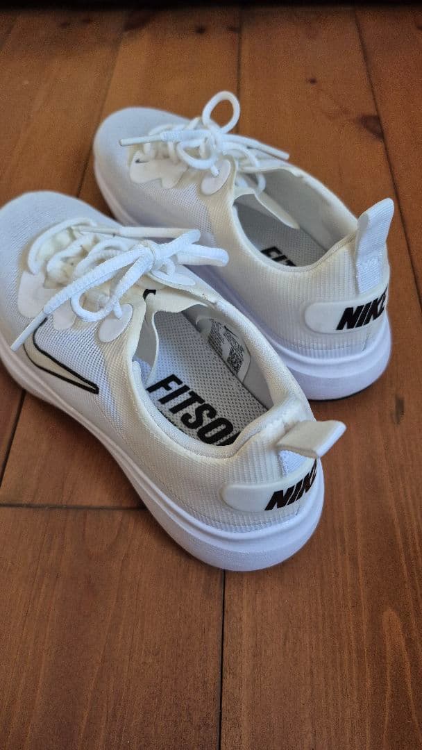 NIKE フィットソール スニーカー ホワイト
