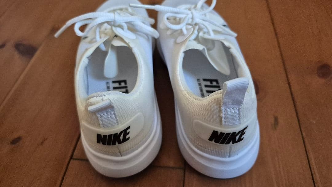 NIKE フィットソール スニーカー ホワイト