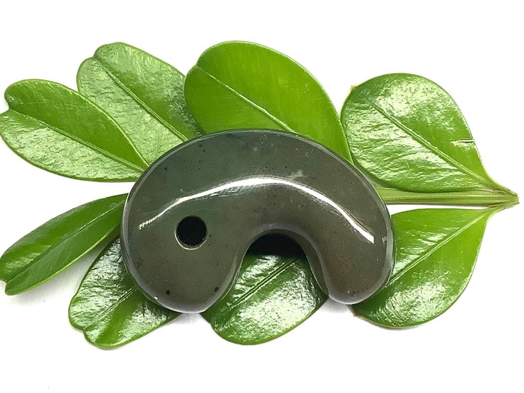 ⭕️幻の勾玉‼️ 佐渡の岩谷五色勾玉　何処にも無い斑点紋様　外部鑑定鑑別書付　極上品