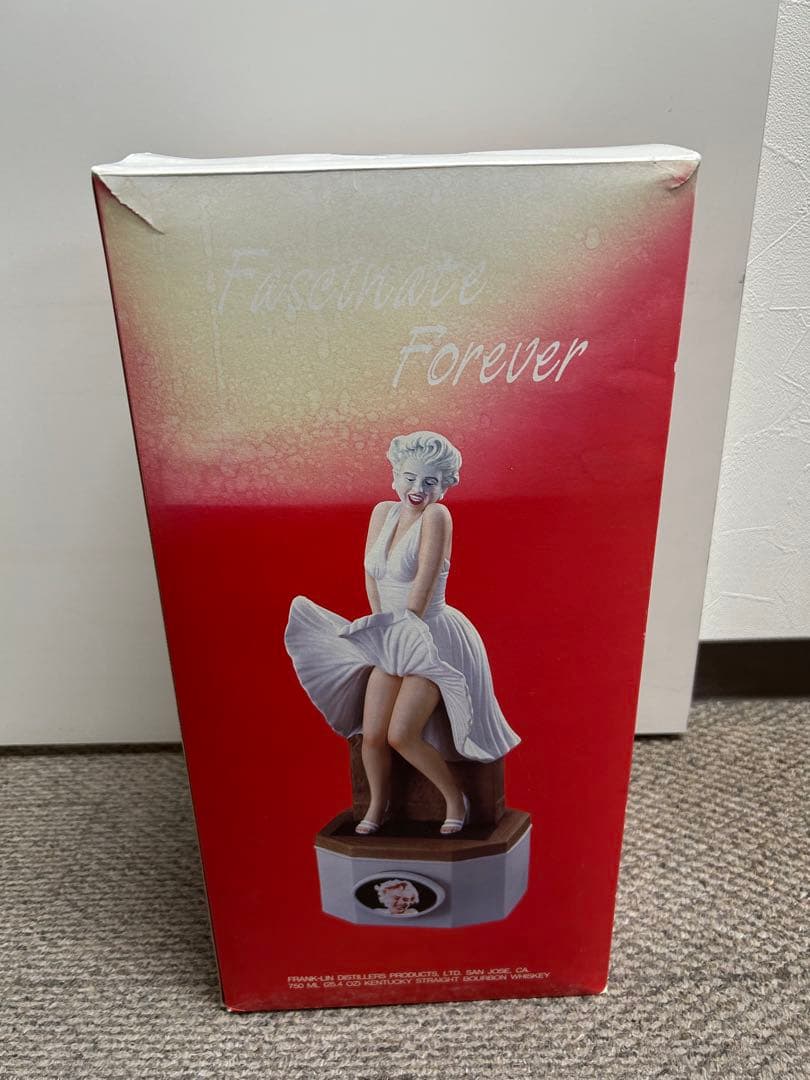 マリリンモンロー　バーボンウイスキー　陶器ボトル
