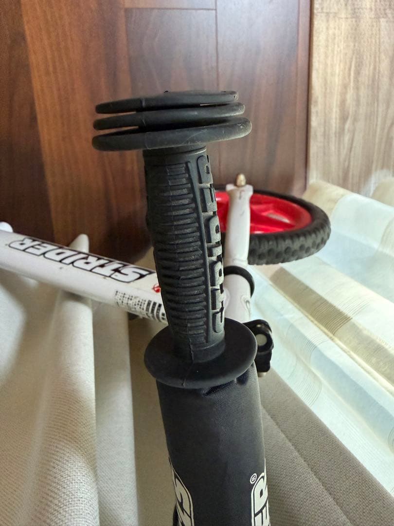 STRIDER 限定モデル　ホワイト/レッド