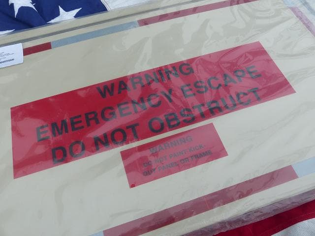 米軍放出品　緊急脱出表示反射板 警告プレート 看板　02