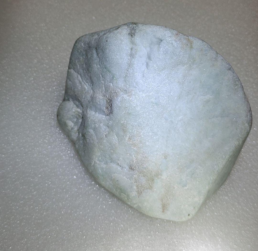 糸魚川産 翡翠原石 糸魚川らしい優しい雰囲気の翡翠原石 A貨です。416g