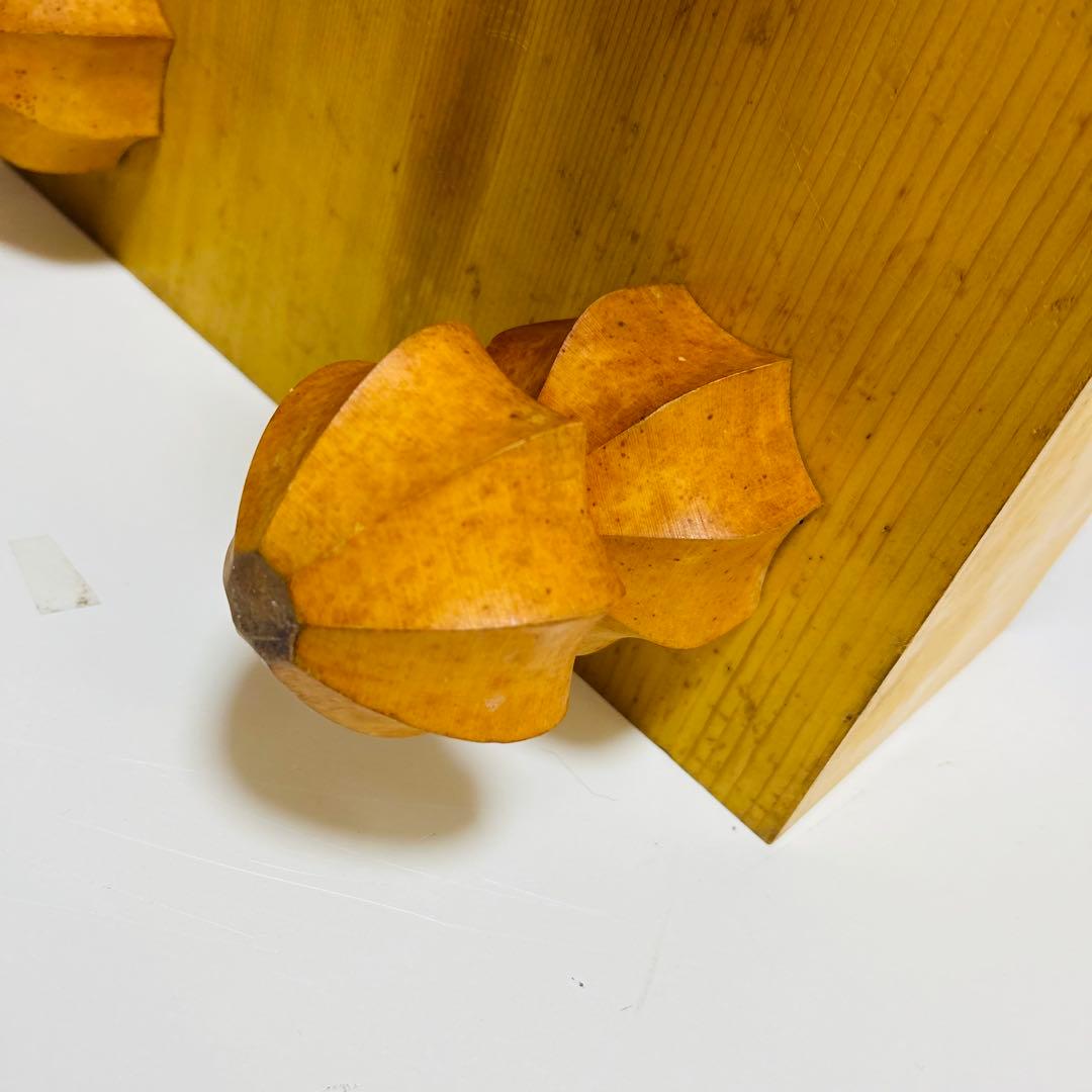 【送料無料】高級 国産 極厚 5.7寸 囲碁 本榧 柾目 目が繊細 ヘソ 脚付き